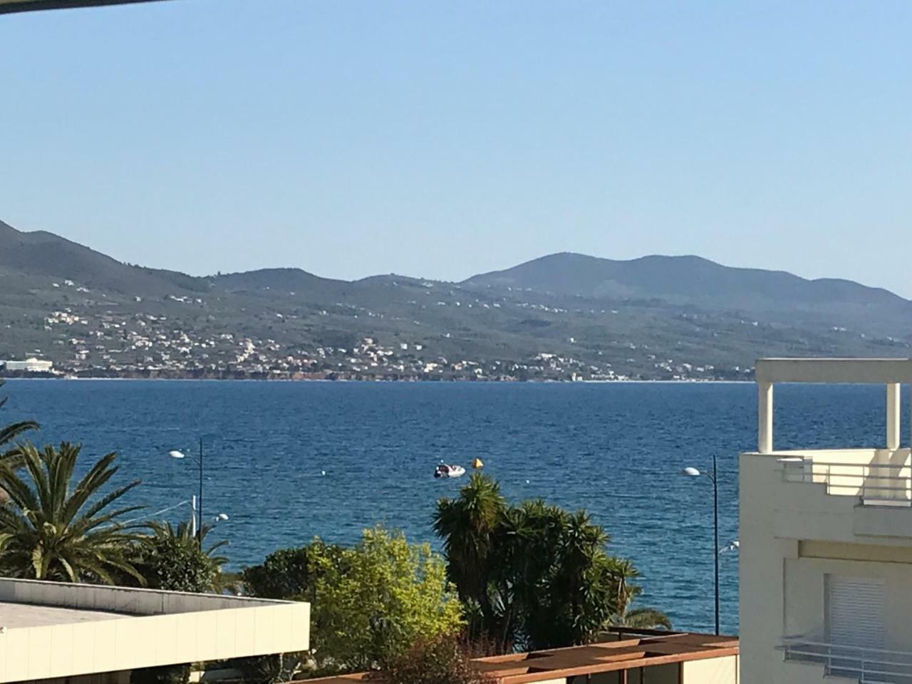 Tg Kalamata Beach Studio With Sea View Terrace Apartman Kültér fotó