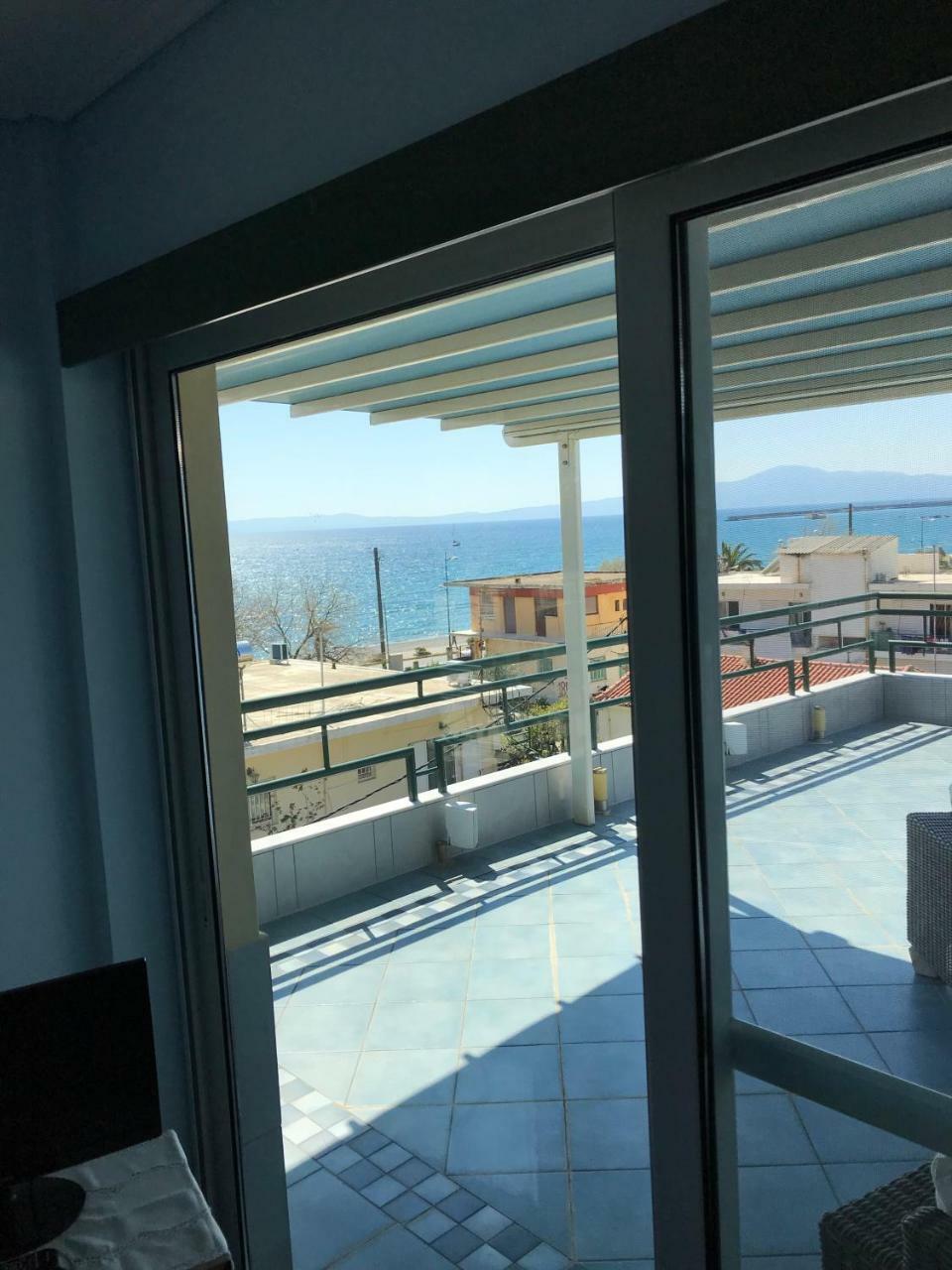Tg Kalamata Beach Studio With Sea View Terrace Apartman Kültér fotó